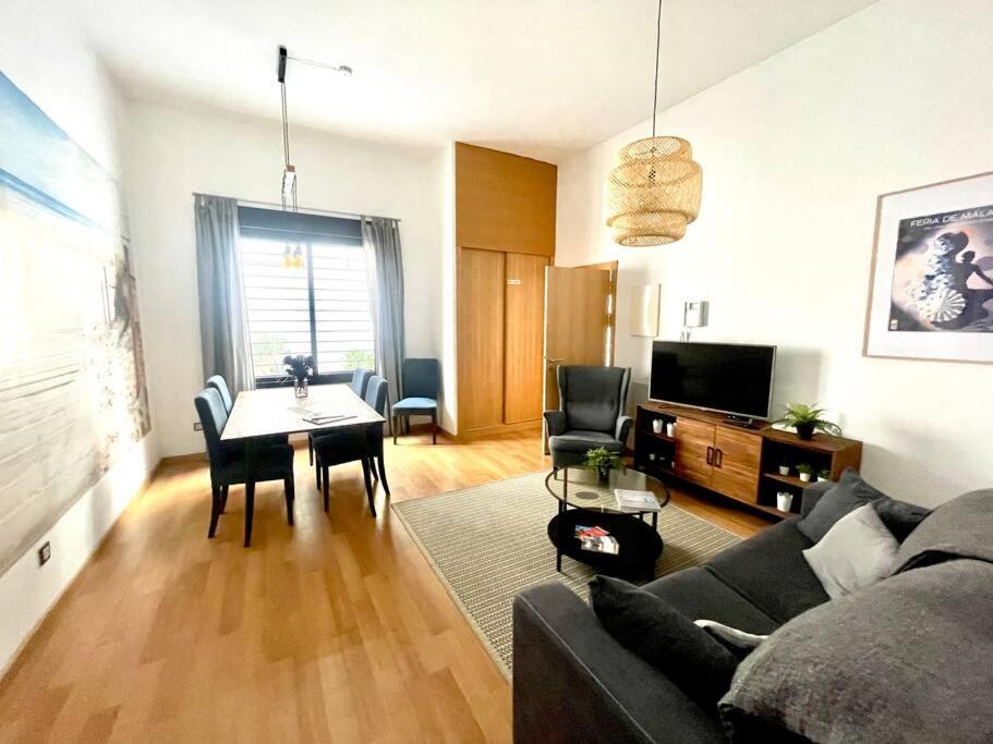 Downtown Jinetes Deluxe With Pool & Free Parking Apartment Малага Екстериор снимка